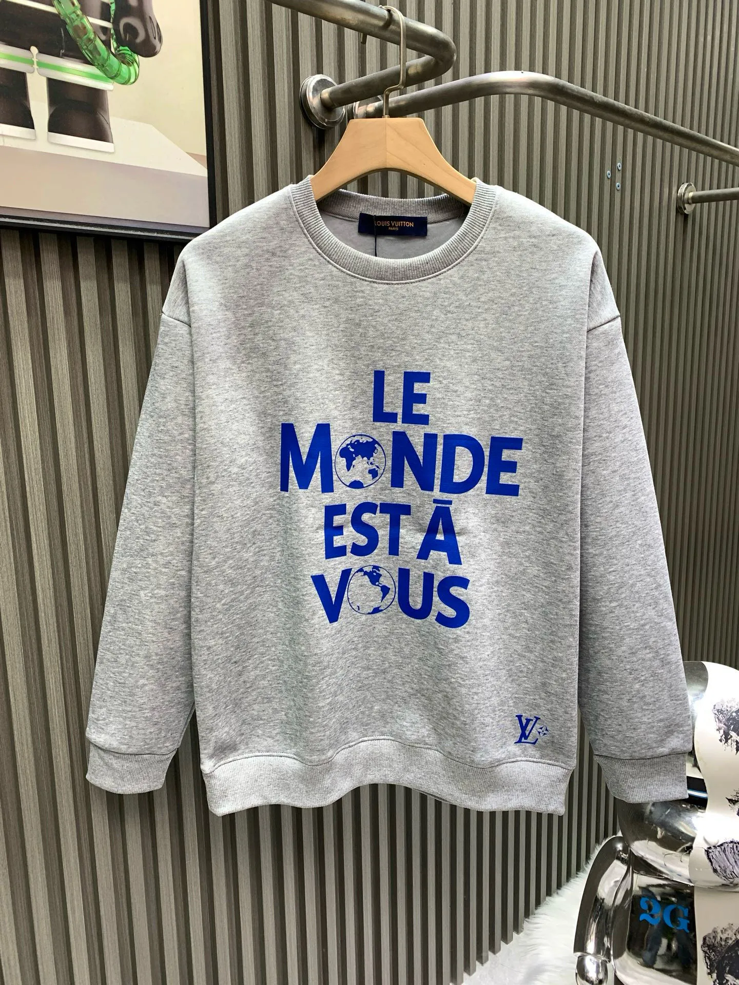 🅿️250 🀄️ Louis Vuitton Louis Vuitton 1*V25SS autumn and winter unisex round neck long-sleeved sweatshirt 400g pure cotton➕silver fox velvet Versatile for commuting Not only does the style need to be simple, but more importantly, its fabric texture can conquer the public and become a hot item. Made of cotton for customers, with a close and skin-friendly touch. Secondly, the stiffness and drape are quite good. Once you get the real thing, you will have an unlimited desire to repurchase it.